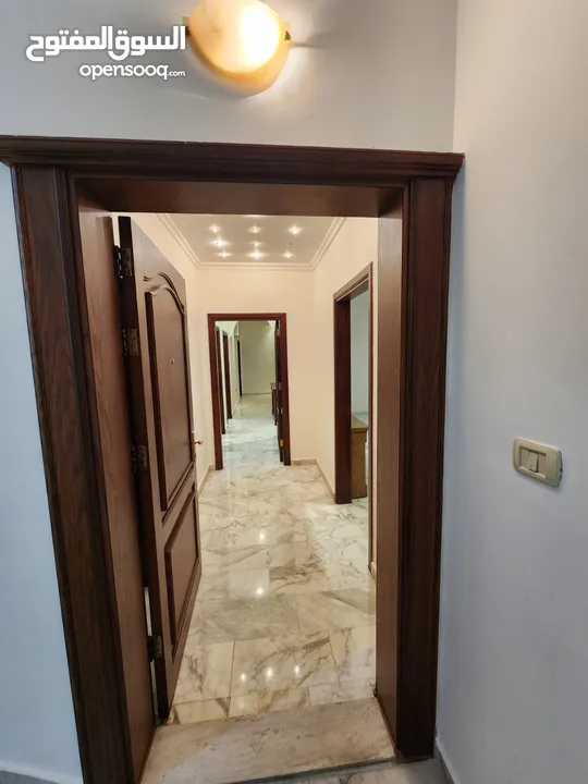 شقة فارغة للبيع في عبدون - ref : 14554