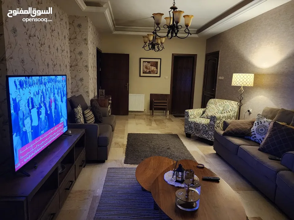 شقة مع رووف و ترس إطلالة أبدية خلابة  على جبال جرش و السلط في أجمل مناطق الجبيهة ابو عوف تنظيم أ