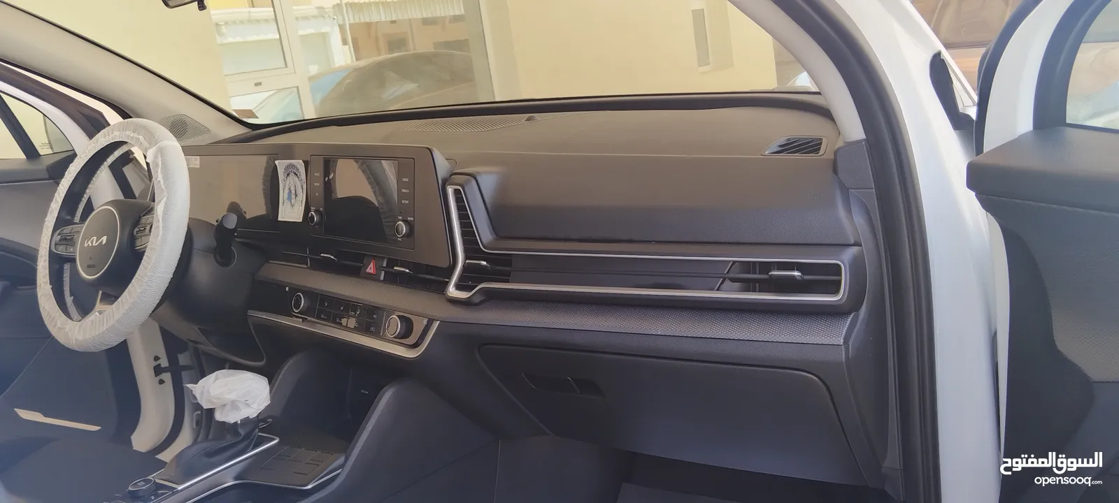 KIA Sportage SUV-2023 _White (Negotiable)