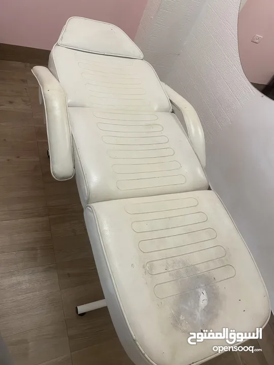 مرايا صالونات وتخت بشرة للبيع