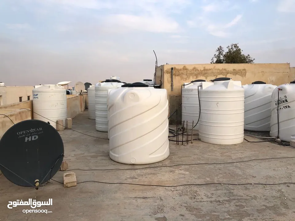 شقة للبيع في موقع مميز في الزرقاء الجديده - محاطه بفلل من جهتين