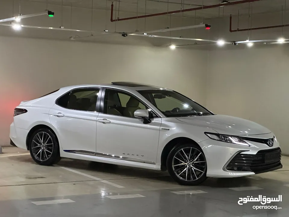 Toyota Camry 2023 Gle  بحالة الوكالة