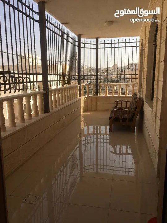 "شقة طابقية" للبيع بسعر مغري من المالك مباشرة في اجمل مناطق شمال عمان حي الضياء