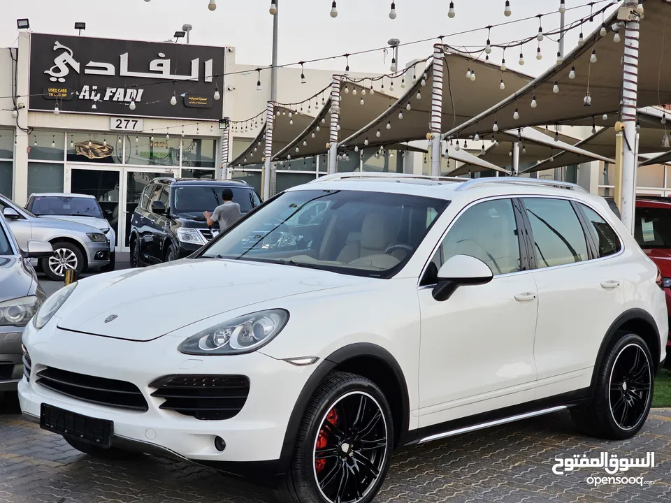 Porsche Cayenne 2011 GCC/ v8 / full option perfect condition