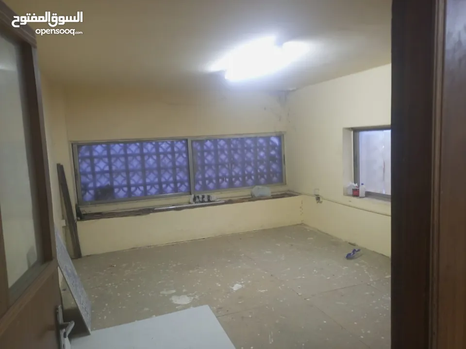 مخازن عدد اثنين للبيع  مساحه كل واحد 48 وسده 45 يعني 90 متر للاستفسار ويصلح صناعي وغذاىي الموقع اهل