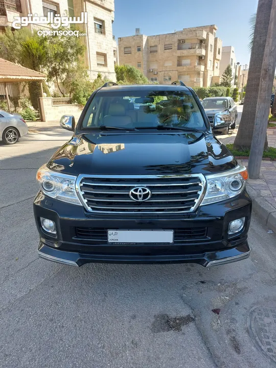 تويوتا لاندكروزر 2015 لون اسود V8 مالك اول  فحص كامل (  33,500 قابل للتفاوض  )