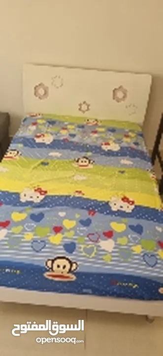 سرير مستعمل مع الدوشك للبيع (used bed with mattress for sell )