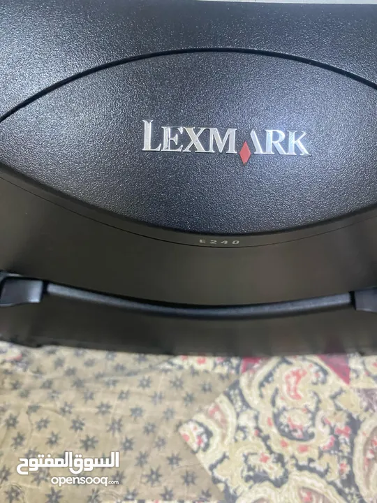 طابعة lexmark الاصلية اسراءيلة مش ملونة يوجد معها شاحن شغالة حبرها رخيص بالاسواق ممتازة للمکاتب