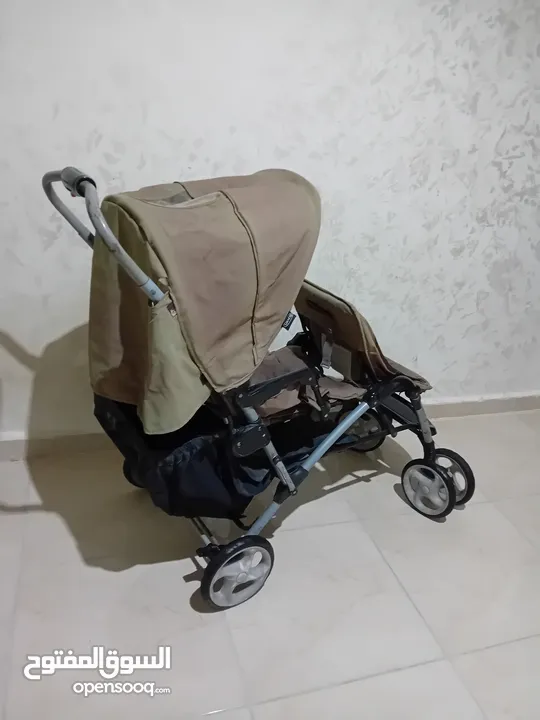 عرباية توأم ورا بعض ماركه GRACO ثقيلة و ممتازه بحالة الوكاله ولا اي كسر او مزع عالفحص