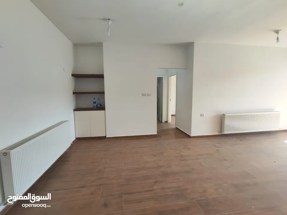 شقة جديدة للإيجار – عين منجد  تشطيب على ذوقك الخاص