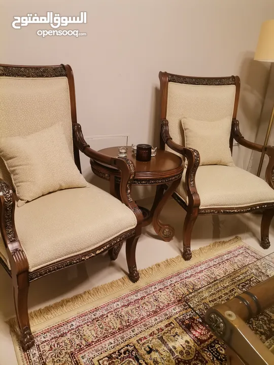 طقم ضيوف بحالة جيدة