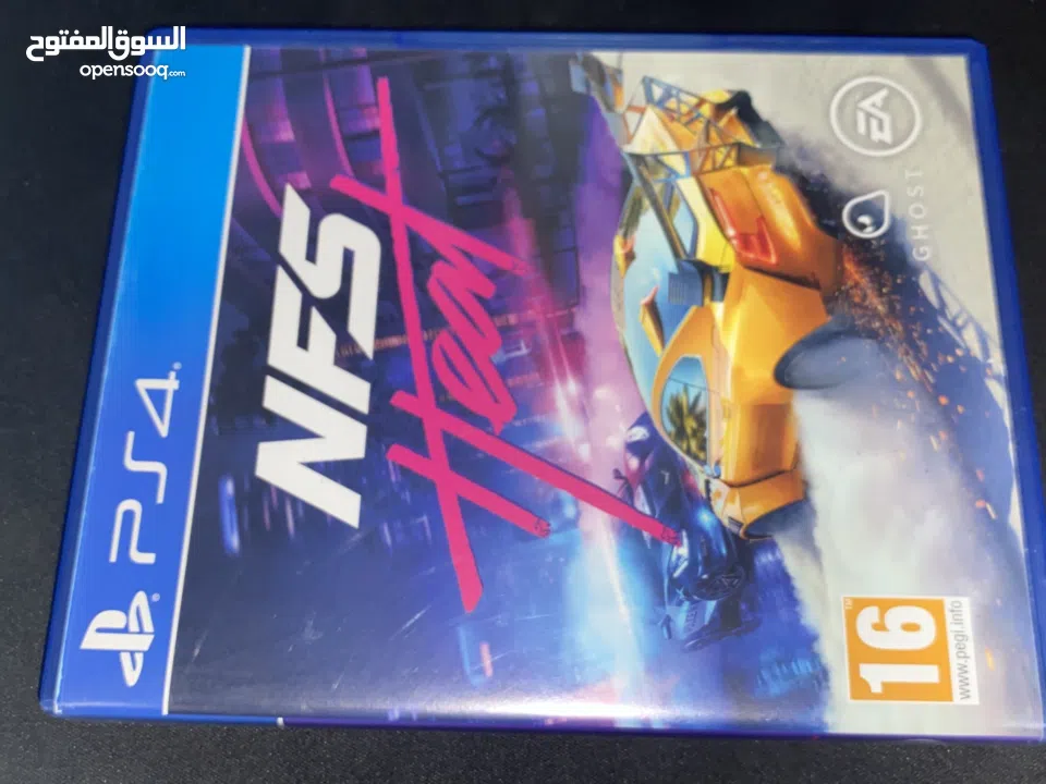 بلايستيشن 4 مستعمل شبه جديد حالة وكالة مع 3 ايادي سوني 4 اصلي حالة وكالة بلايستيشن مرتب كانه جديد
