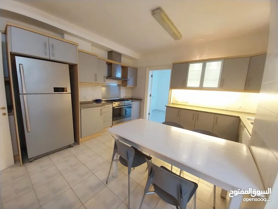 شقة شبه مفروشة للإيجار 250م2 ( Property 19136 )-175089600