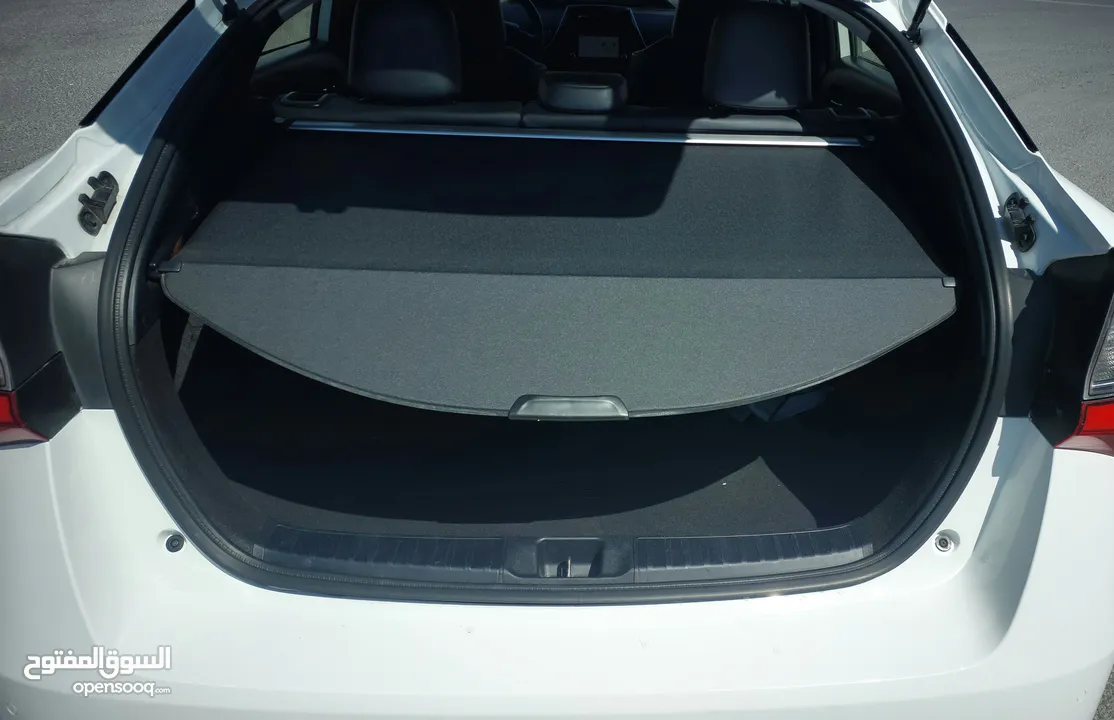 تويوتا بريوس 2022 XLE فحص كامل فل ما عدا الفتحة صنف بيرسونا TOYOTA PRIUS 2022 XLE FULLY LODED