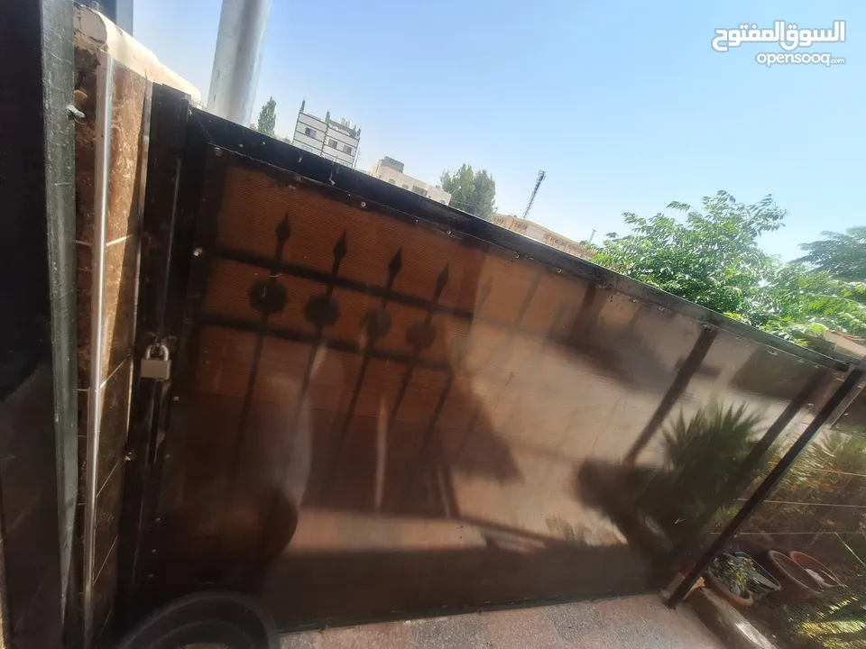 بابين حديد ثقيل