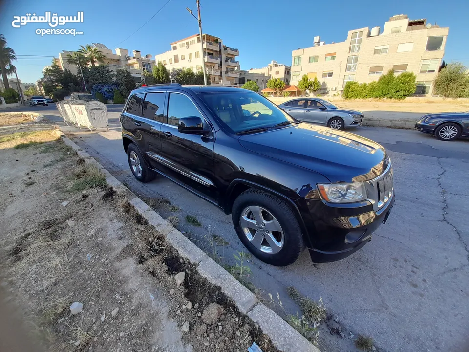 Jeep Grand Cherokee 2011                                                          Laredo 4x4