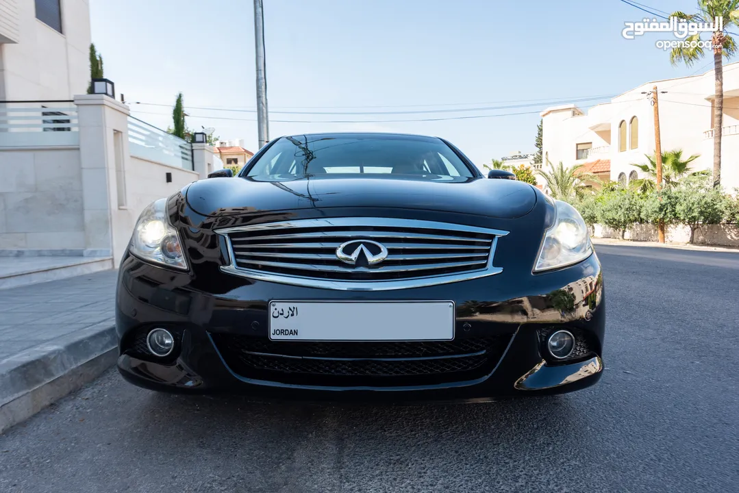 إنفينيتي G37 موديل 2012 - 4 جيد - سيارة رياضية مع محرك V6 3.7L