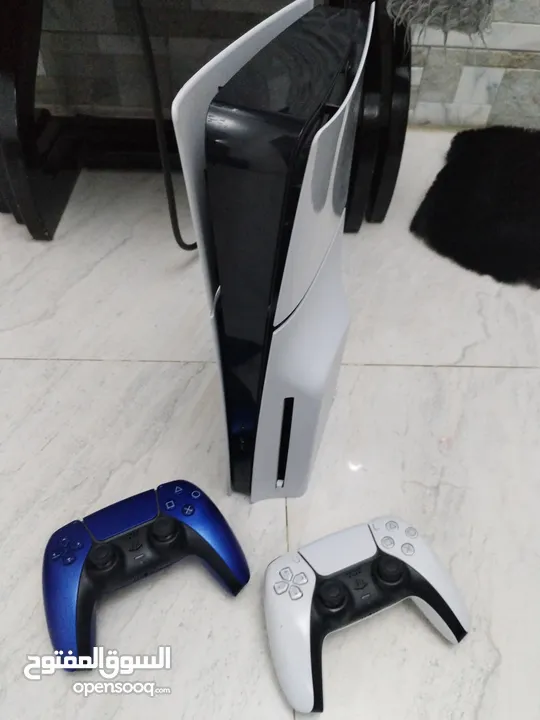 بلاستيشن 5 سلم ps5 slim مع مجموعة العاب وادين ثنتين اصليات ..................................