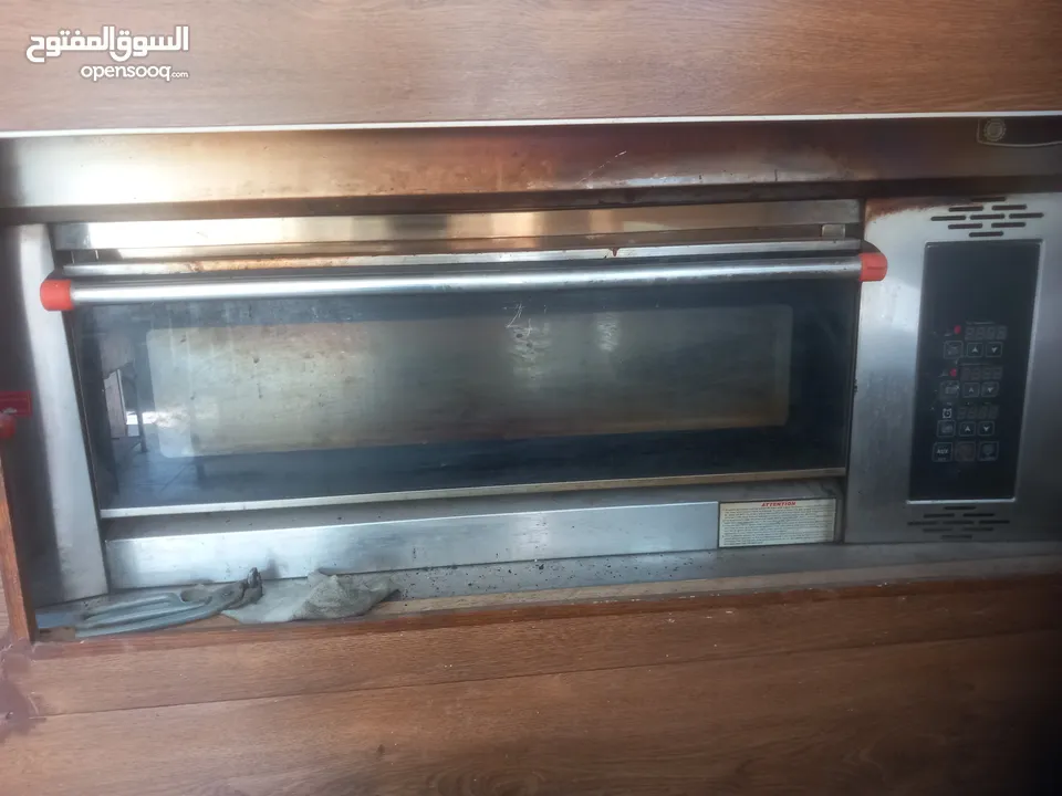 فرن بيتزا ومعجنات للبيع