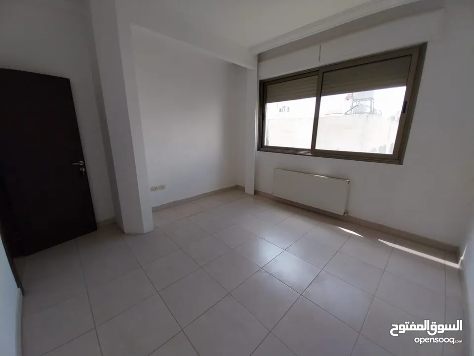 شقة غير مفروشة للإيجار ( Property 38970 ) سنوي فقط