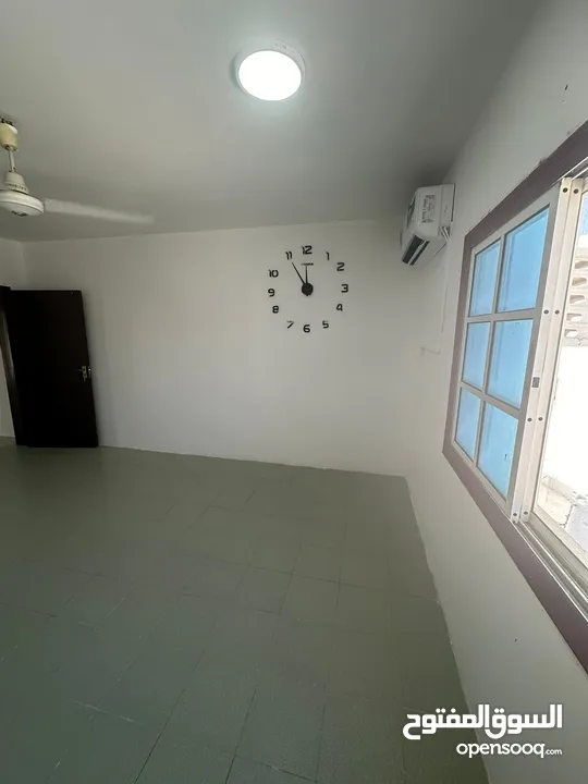 استوديو بالعذيبة كبير قريب انزا هوم Studio in Azaiba big near Anza Home