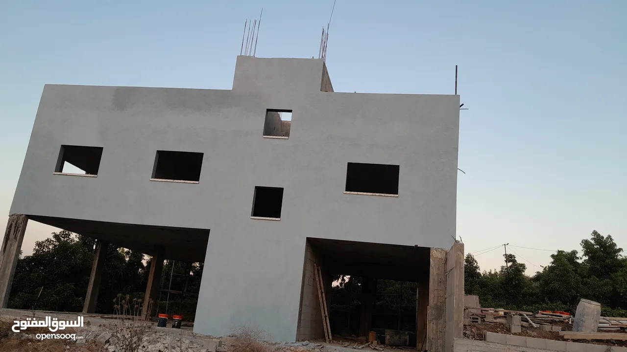 بيت للبيع مع حديقة موقع هادئ وجميل