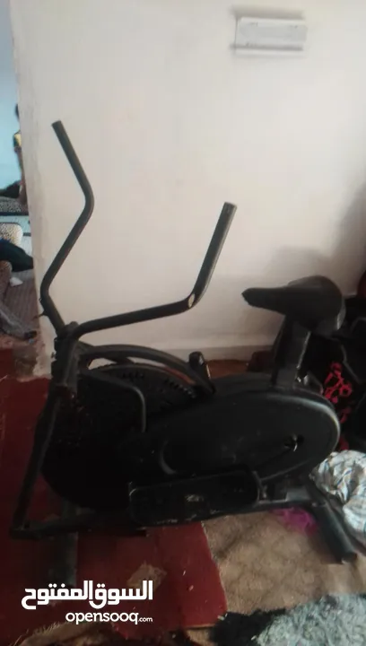 كرسي معدة وجهاز بسكليت رياضه استعمال بسيط جدآ..تحمل اوزان كبيره