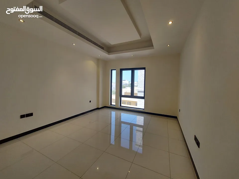 2 Bedrooms Apartment for Rent in Al Qurm REF:863R