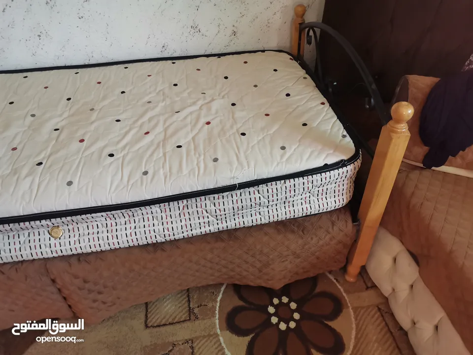 تخت حديد وفرشة ضغط عالي