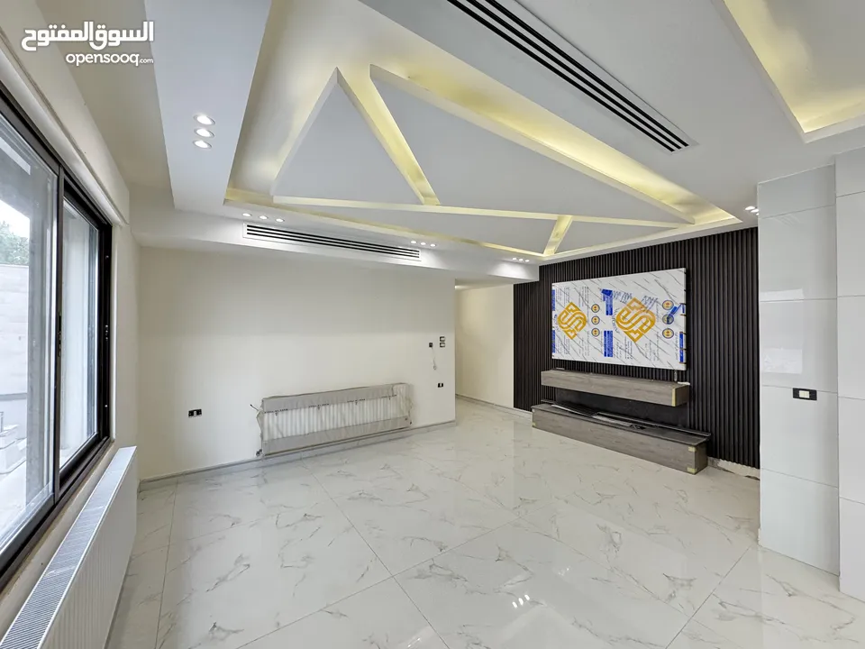 شقة طابق ارضي للبيع مساحة 240م باجمل مناطق خلدا (مشروع 113)
