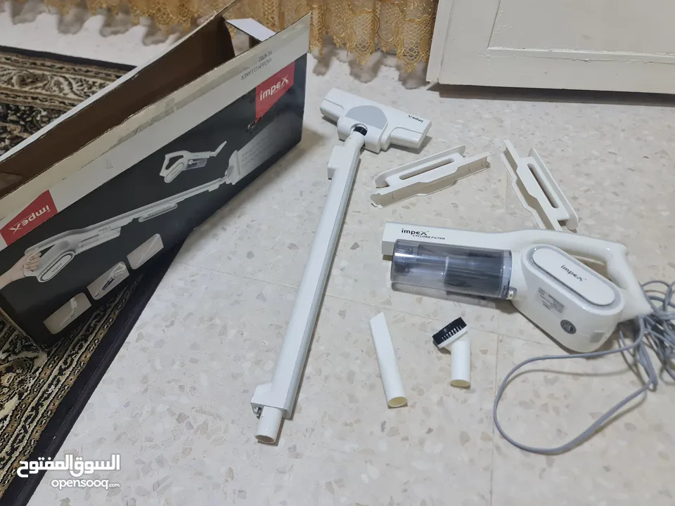 مكنسة كهربائية محمولة باليد