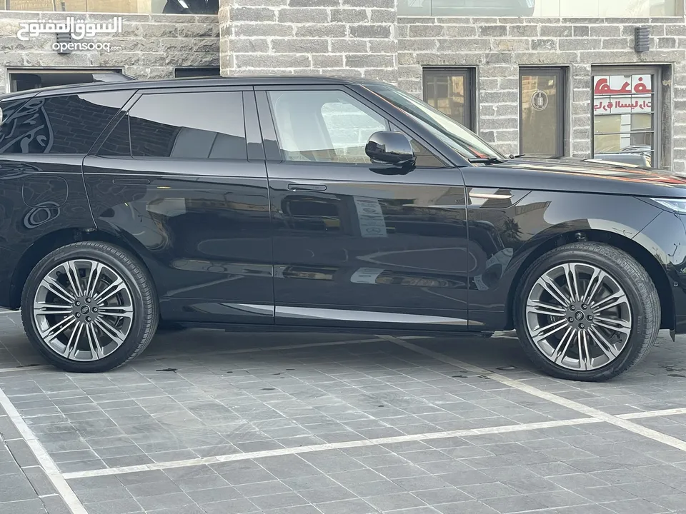 Range Rover 2024 for rent for the pest price / diamond rent a car you will have the best service.
