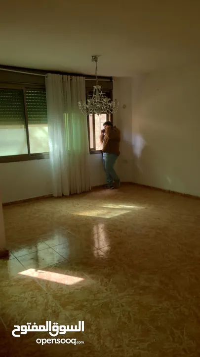 بيت واسع للإيجار في كفر عقب – القدس 3 غرف نوم ( قابل لتفاوض) لتواصل على الرقم الموجود بوصف الاعلان