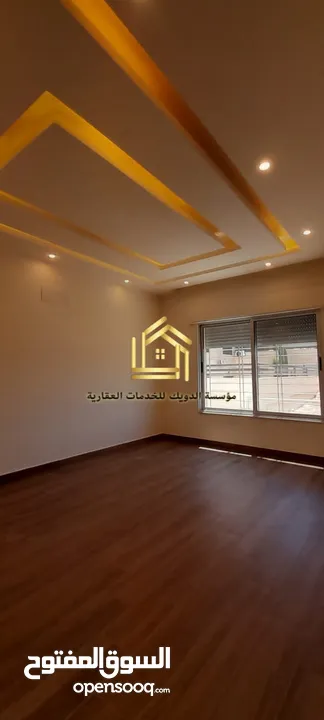 شقة فاخرة - ضاحية النخيل - 4نوم - 225م - ارضية - ترس بإطلالــــه مميزه - قرب الخدمات