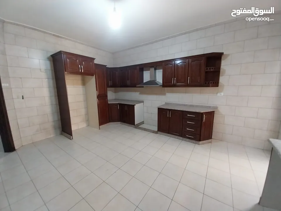 شقة غير مفروشة للإيجار ( Property 39614 ) سنوي فقط