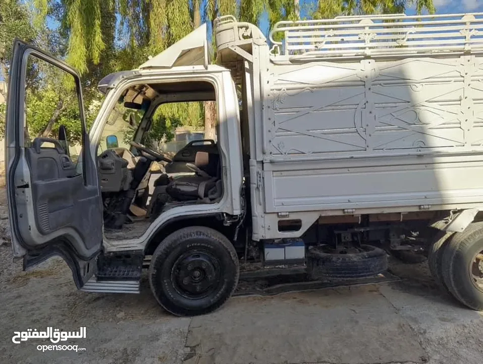 اسوزو 1997 للبيع بحالة جيدة تصلح لكافة الاعمال جير جديد السيارة جيدة جدا الفحص مرفق مع الصور