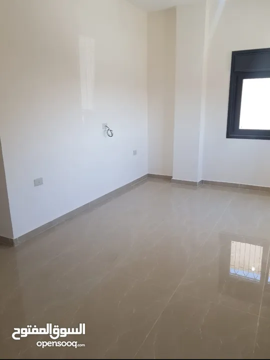 منزل شبه فيلا مساحته 150م طابق واحد مستقل حديث البناء قرب فلل الاندلسية طريق مادبا للايجارمن المالك