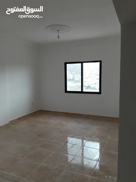 للبيع عمارة سكنية مكونة من عدة طوابق في منطقة ماركا الجنوبية