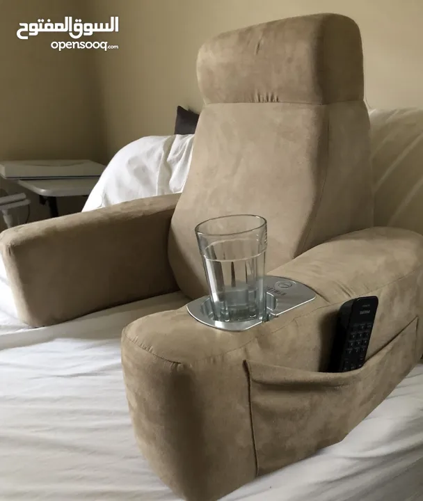 Homedics Comfortable reading pillow with  cup holder مخدة مسند للقراءة او الجلوس جديد غير مستعمل new