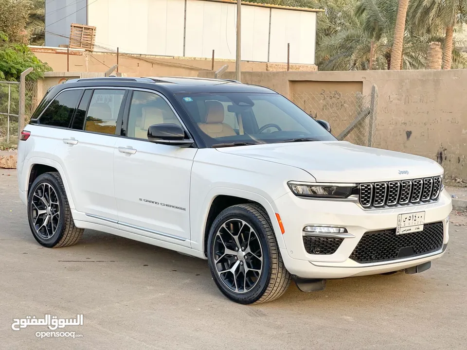 Jeep Summit Reserve 4Xe Plug-in Hybrid