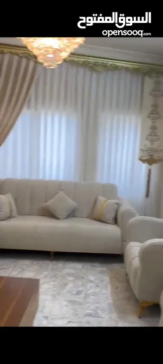 شقة كبيرة 5 غرف.