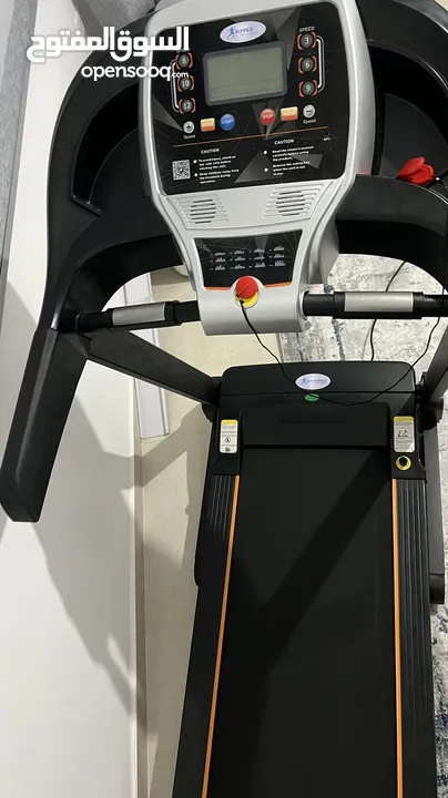 جهاز مشي رياضيRunner 43S treadmill(تريدميل) نظيف جدا واستعمال خفيف لمدة اقل من سنة