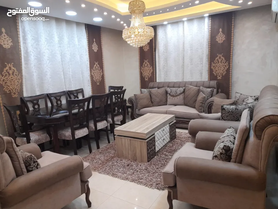 بيت مميز مستقل للبيع حي القادسية شارع 30