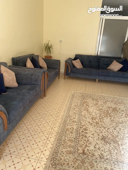 طقم كنب تركي تسع مقاعد جميل جداً و ثقيل خشب زان مستعمل استعمال خفيف