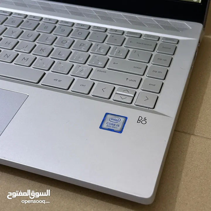 لابتوب حديث سلم HP، كور i5 جيل ثامن، رام 8 كيكا، SSD + HDD مع سيت هدايا