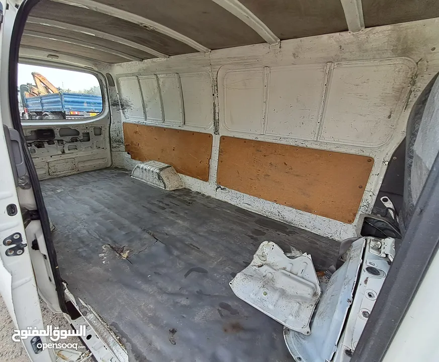 نيسان اورفان باص شحن مقفل 2012 Nissan Urvan Cargo Box - 2012