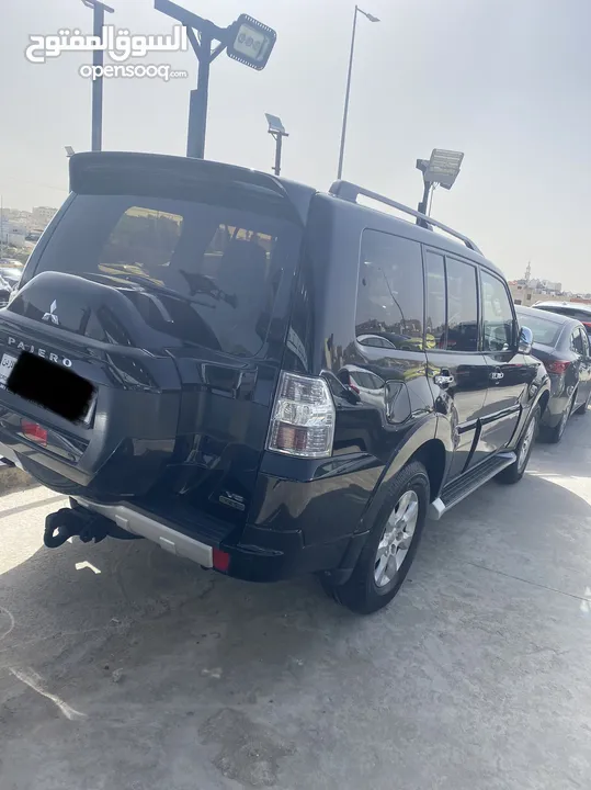 ميتسوبيشي باجيرو فل اضافات لون اسود للإيجار اسعار مميزة للفترات الطويلة