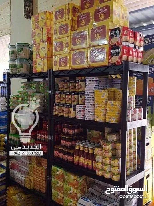 رفوف بلاستيك لتخزين المنتجات وعرضها بطريقة سهلة وعملية