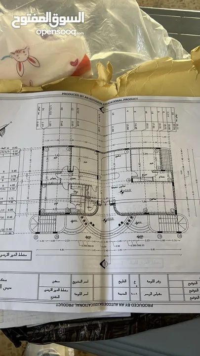 فرصه استثمارية  ارض على شارعين عليها. مبنى  224م2 ورخصه لبناء خمس طوابق
