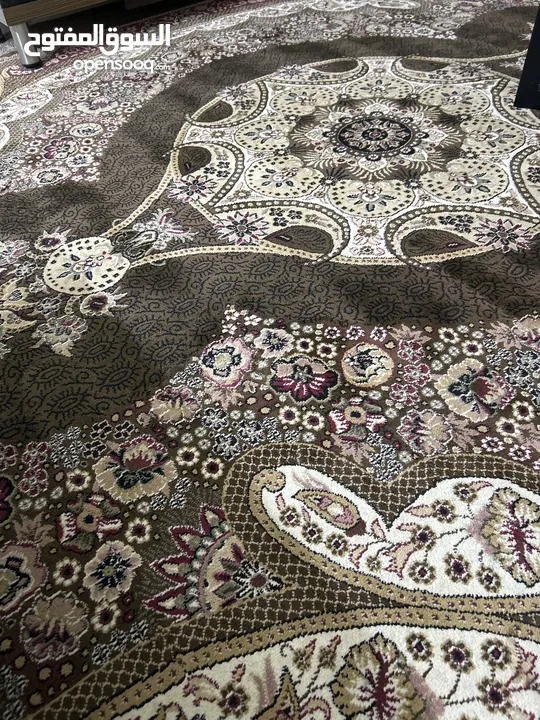 سجادة شبه جديدة للبيع